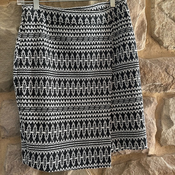 Three Dots Black and White Patterned Women's Skirt - Picture 1 of 7